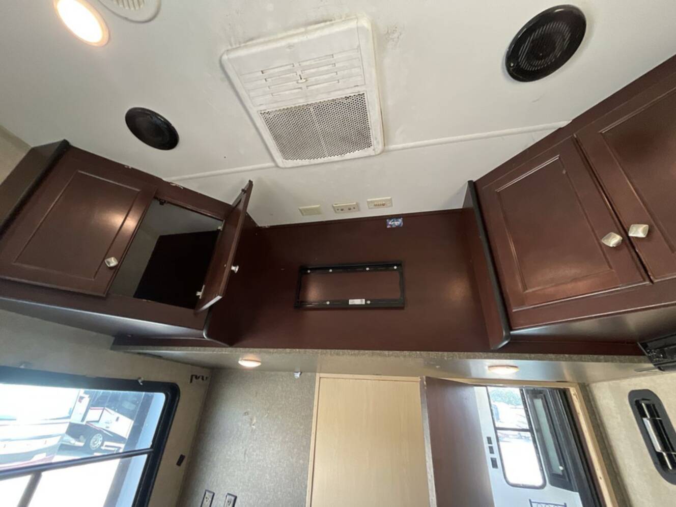 A photo of this 2015 Heartland ROAD WARRIOR 390RW
