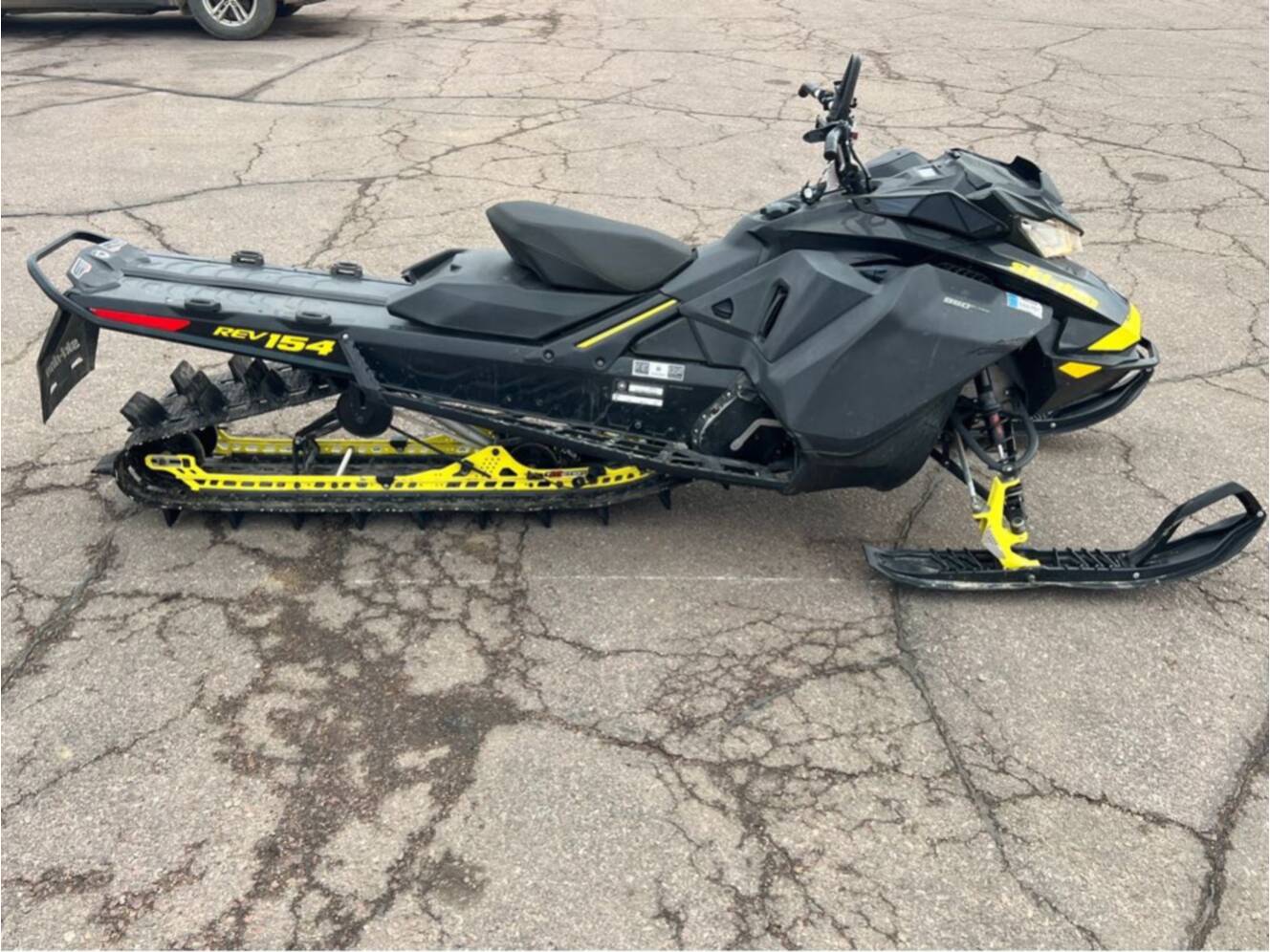A photo of this 2017 Ski-Doo Summit X 850 E-Tec 154"