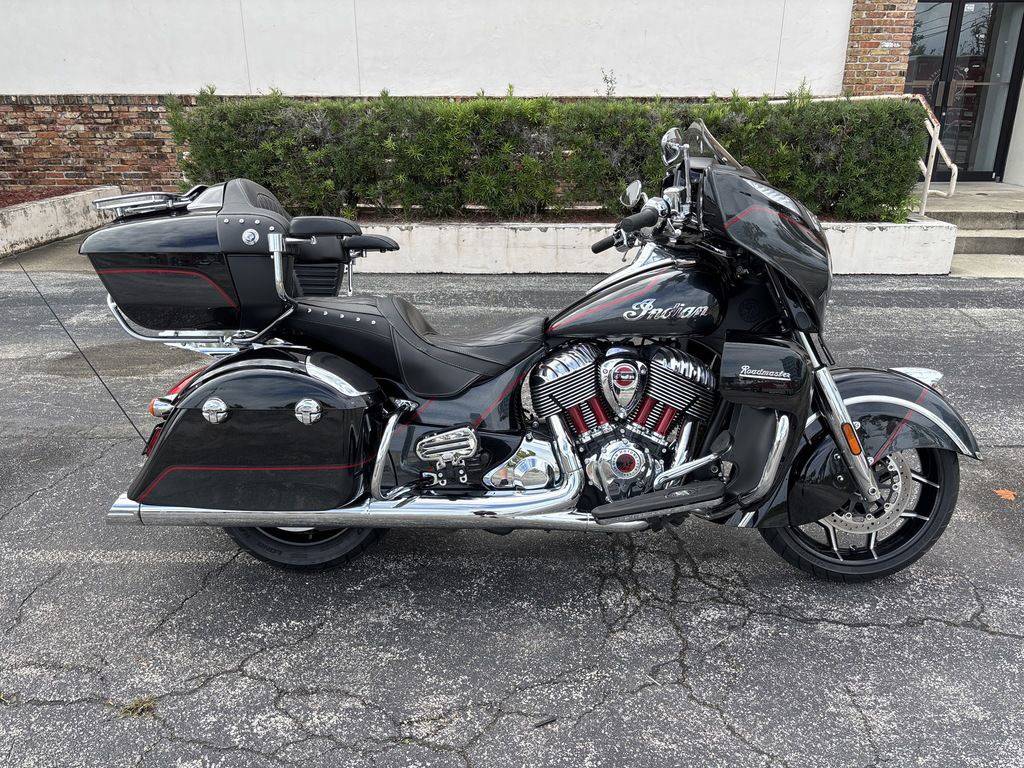 2020 Indian Roadmaster Elite Thunder Black Vivid Crystal Over Gu ELITE in Daytona Beach, FL