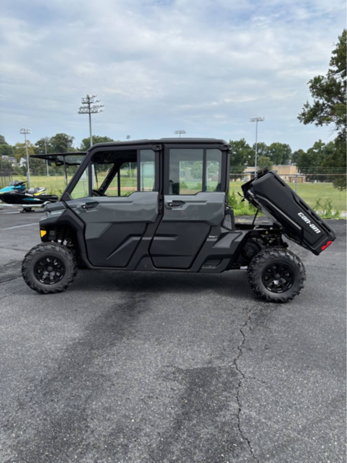 A photo of this 2027 Can-Am DEFENDER MAX DPS CAB HD10