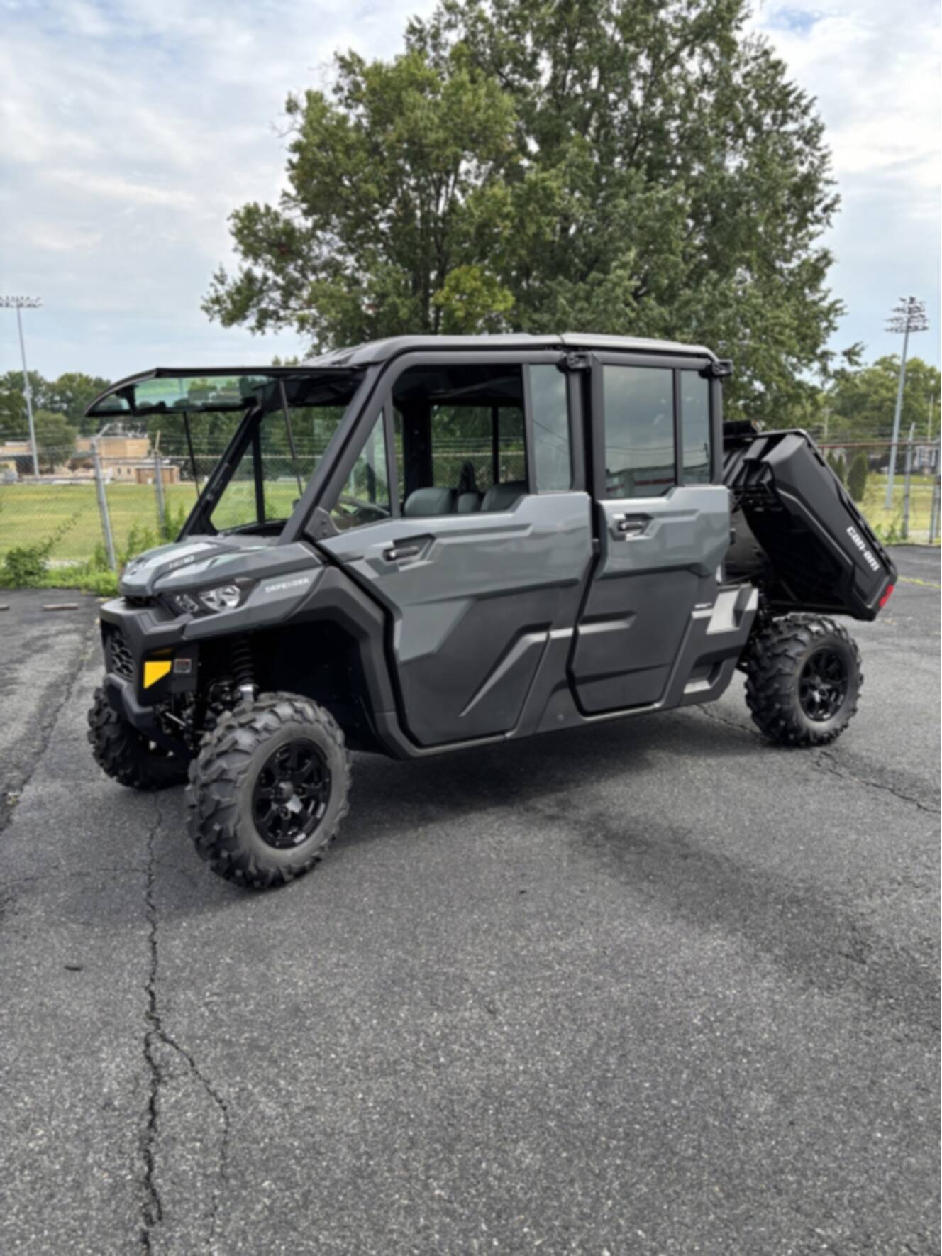 A photo of this 2027 Can-Am DEFENDER MAX DPS CAB HD10