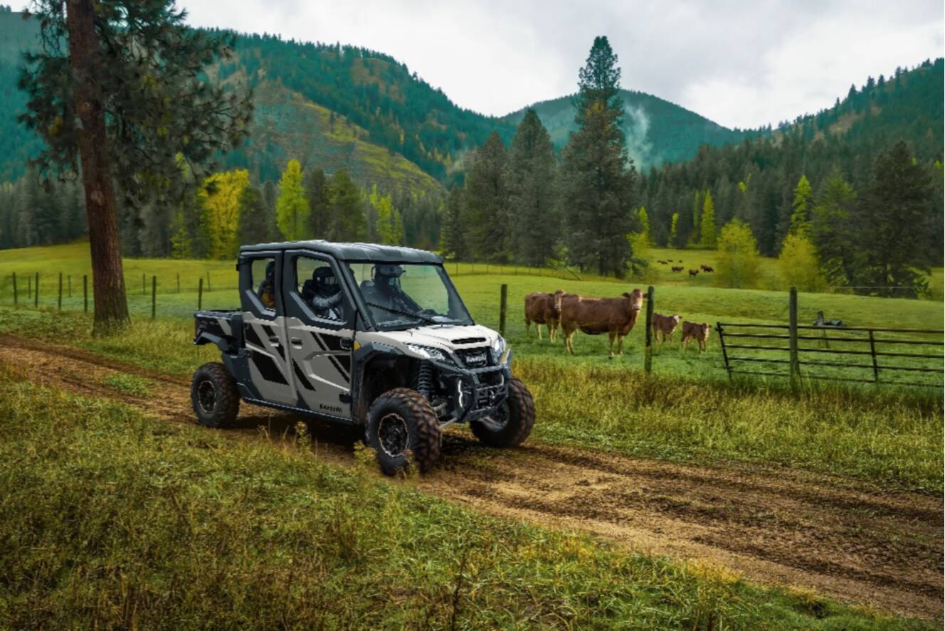 A photo of this 2026 Kawasaki RIDGE Crew HVAC (KWT1000MTFNN)