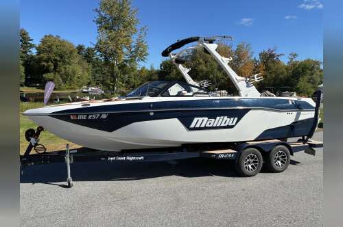2022 Malibu 23 LSV WakeSetter in raymond ME