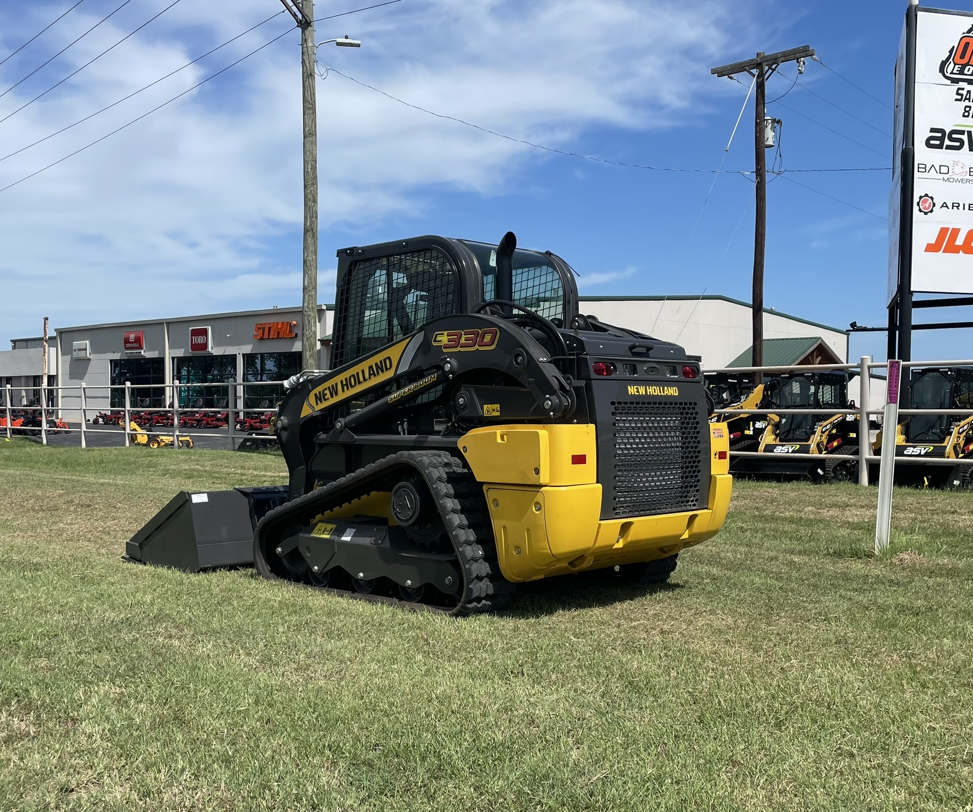 2026 NEW HOLLAND CONSTRUCTION C330 COMPACT TRACK LOADER in Weatherford, TX