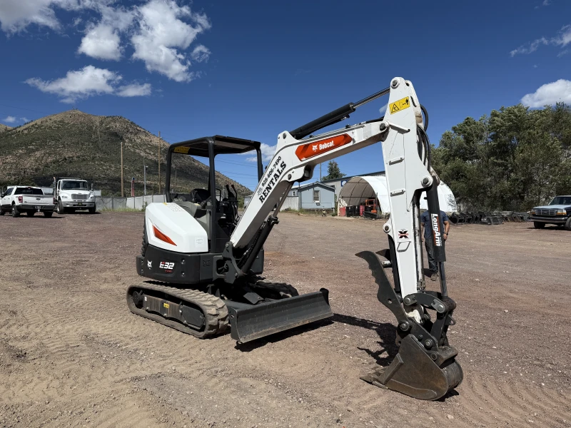 2023 BOBCAT E32