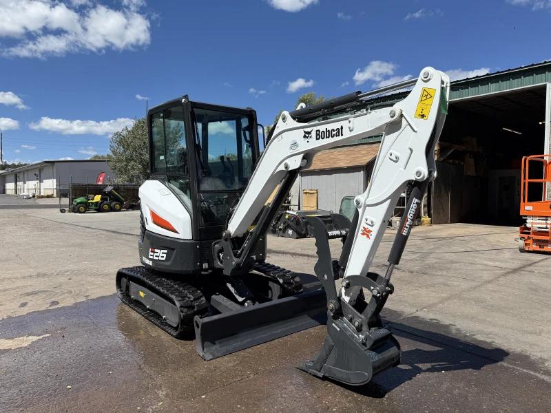 2025 BOBCAT E26