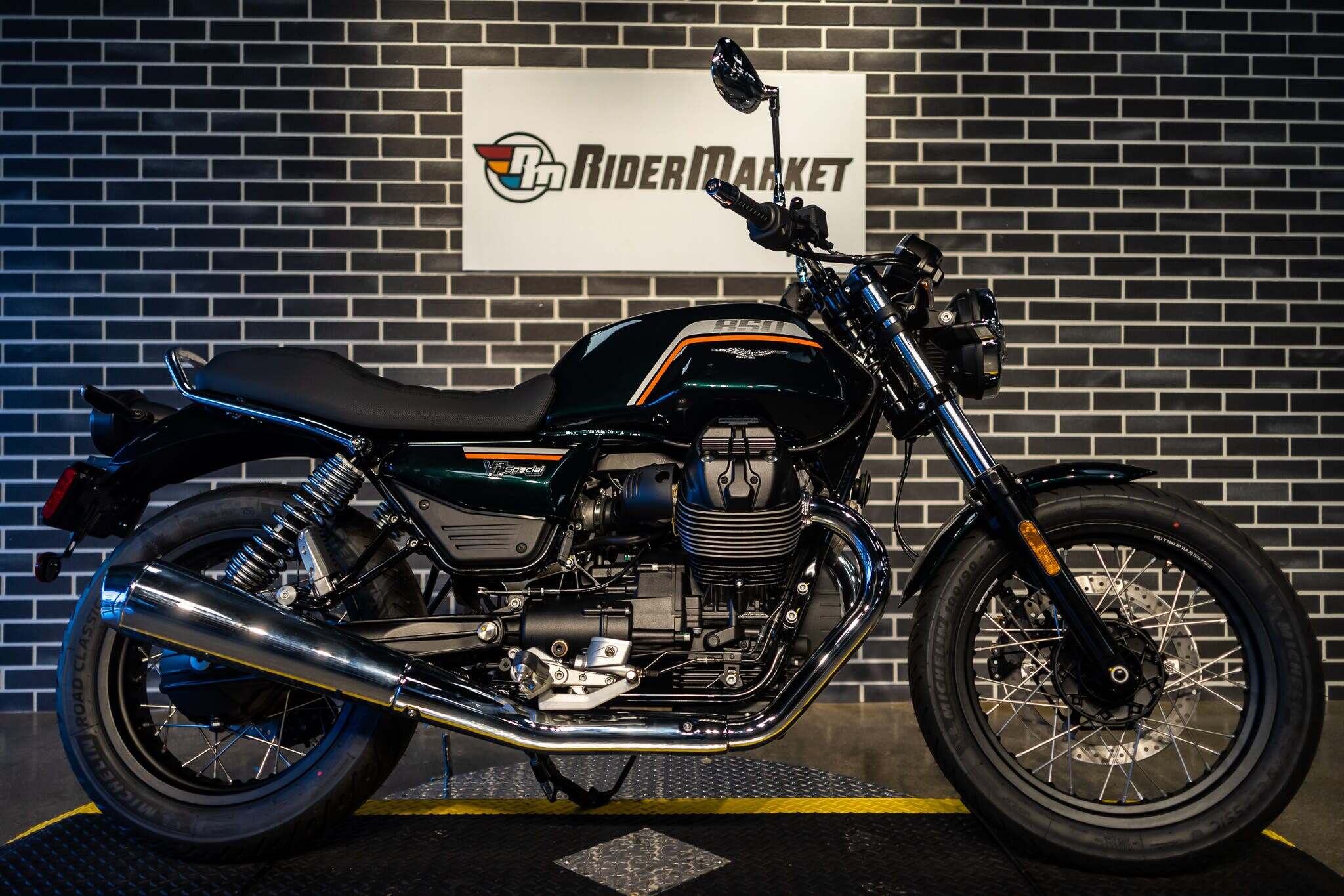 2026 Moto Guzzi V7 Special SPECIAL in Ormond Beach, FL