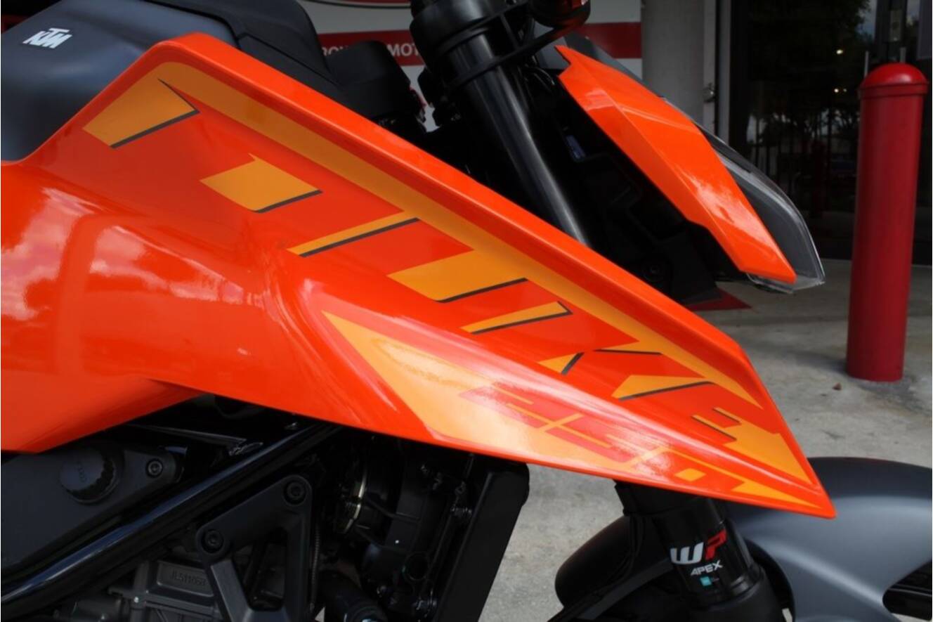 A photo of this 2024 KTM 250 Duke