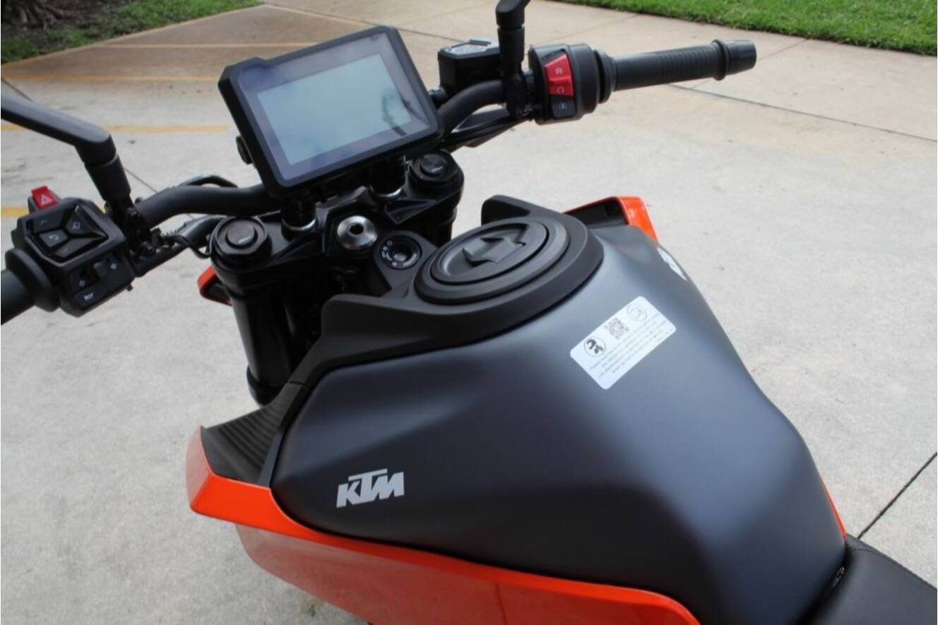 A photo of this 2024 KTM 250 Duke