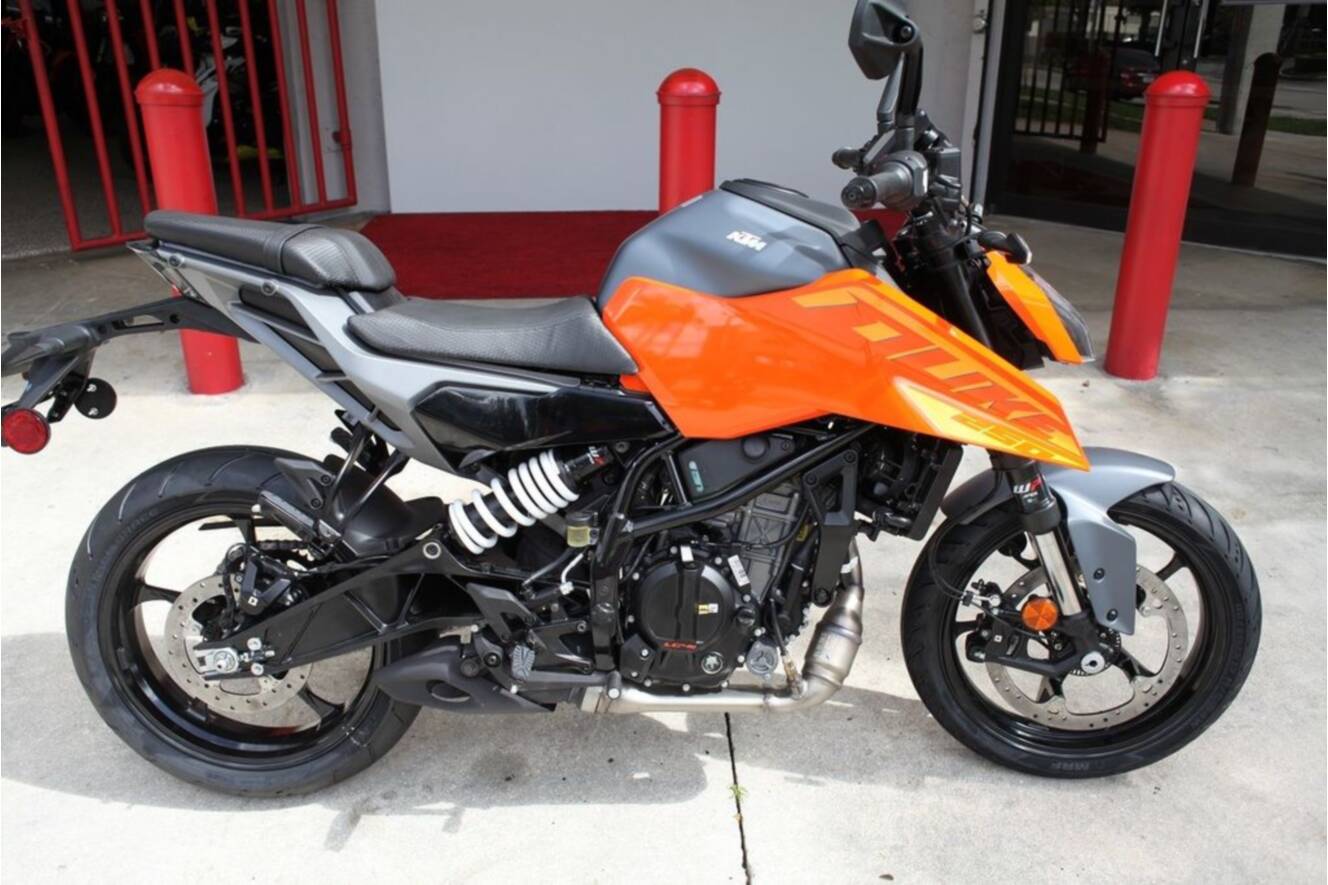A photo of this 2024 KTM 250 Duke