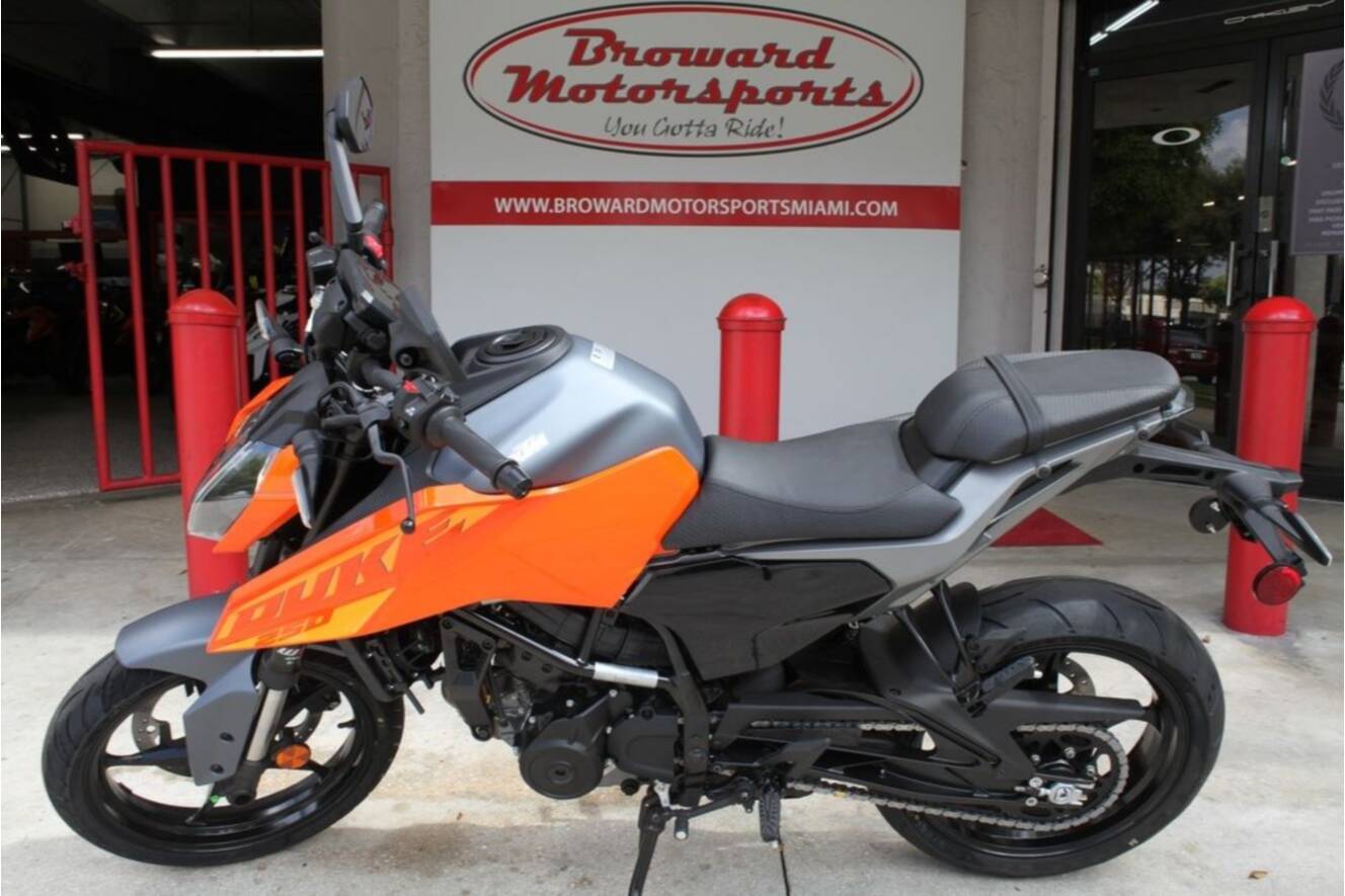 A photo of this 2024 KTM 250 Duke