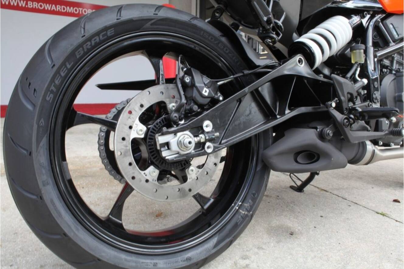 A photo of this 2024 KTM 250 Duke