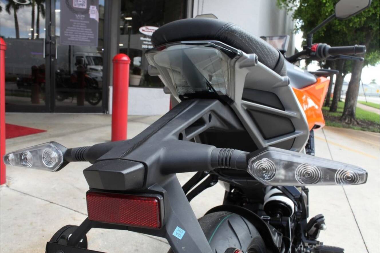A photo of this 2024 KTM 250 Duke