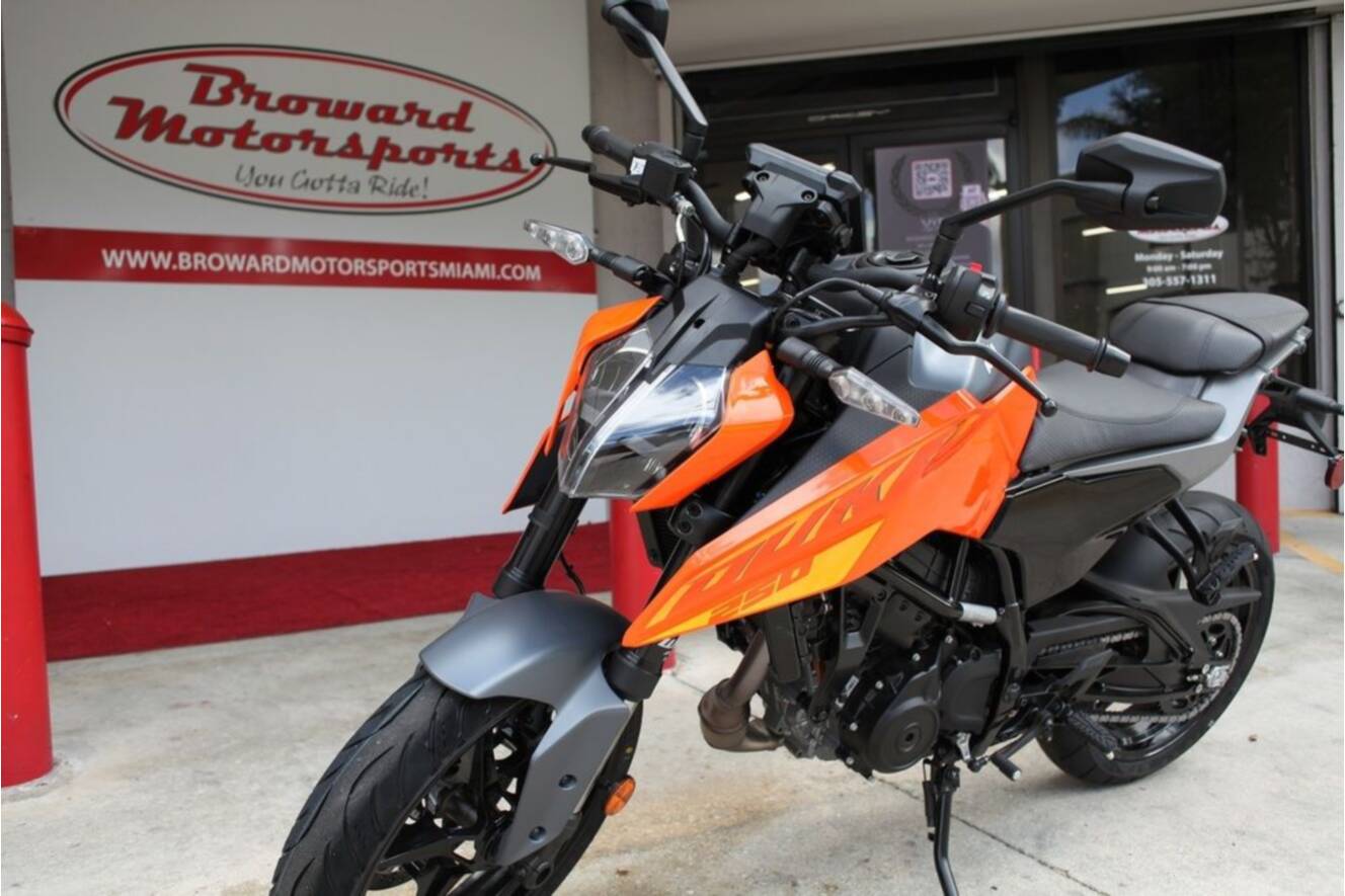 A photo of this 2024 KTM 250 Duke