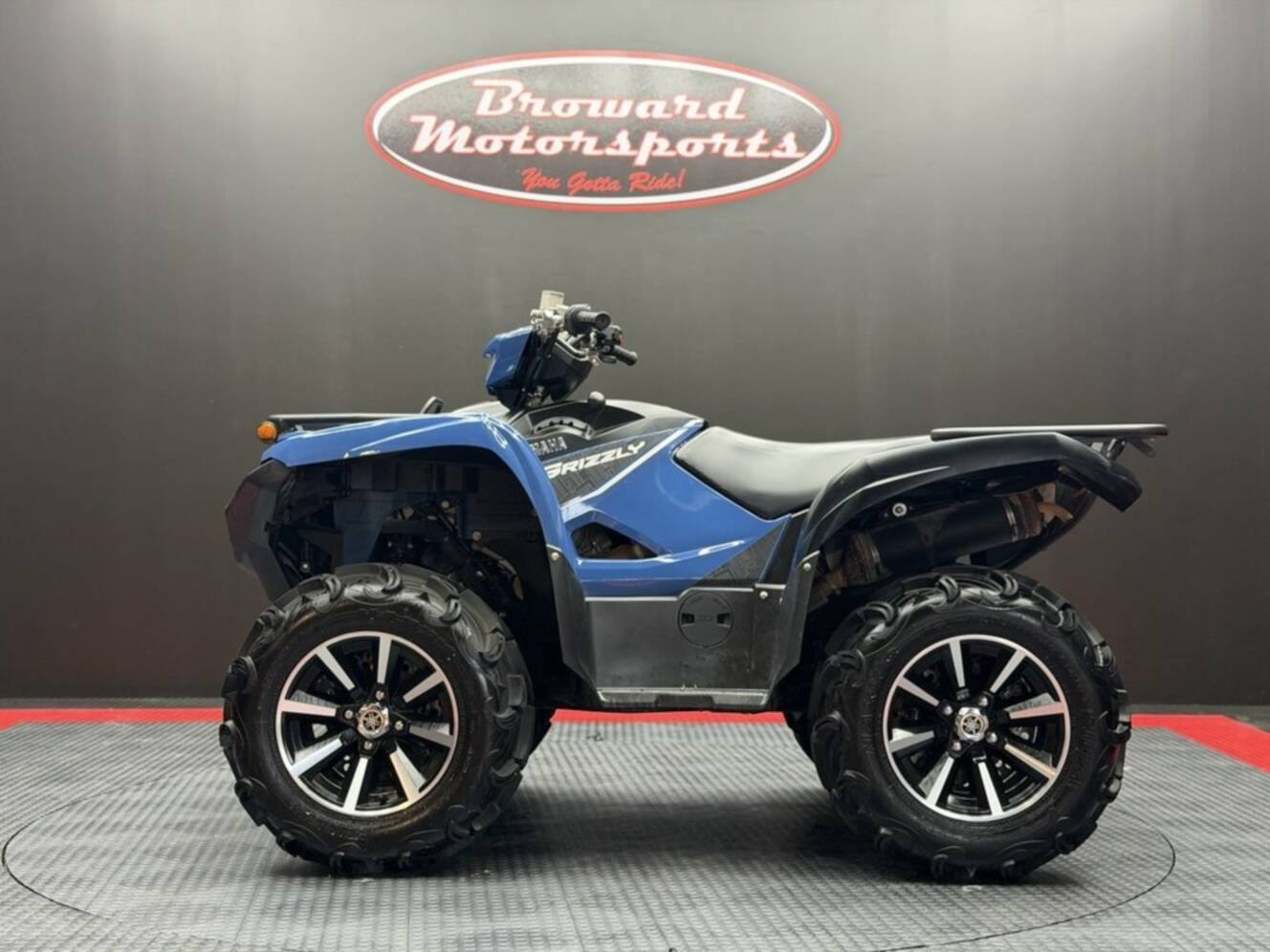 A photo of this 2023 Yamaha Grizzly EPS SE