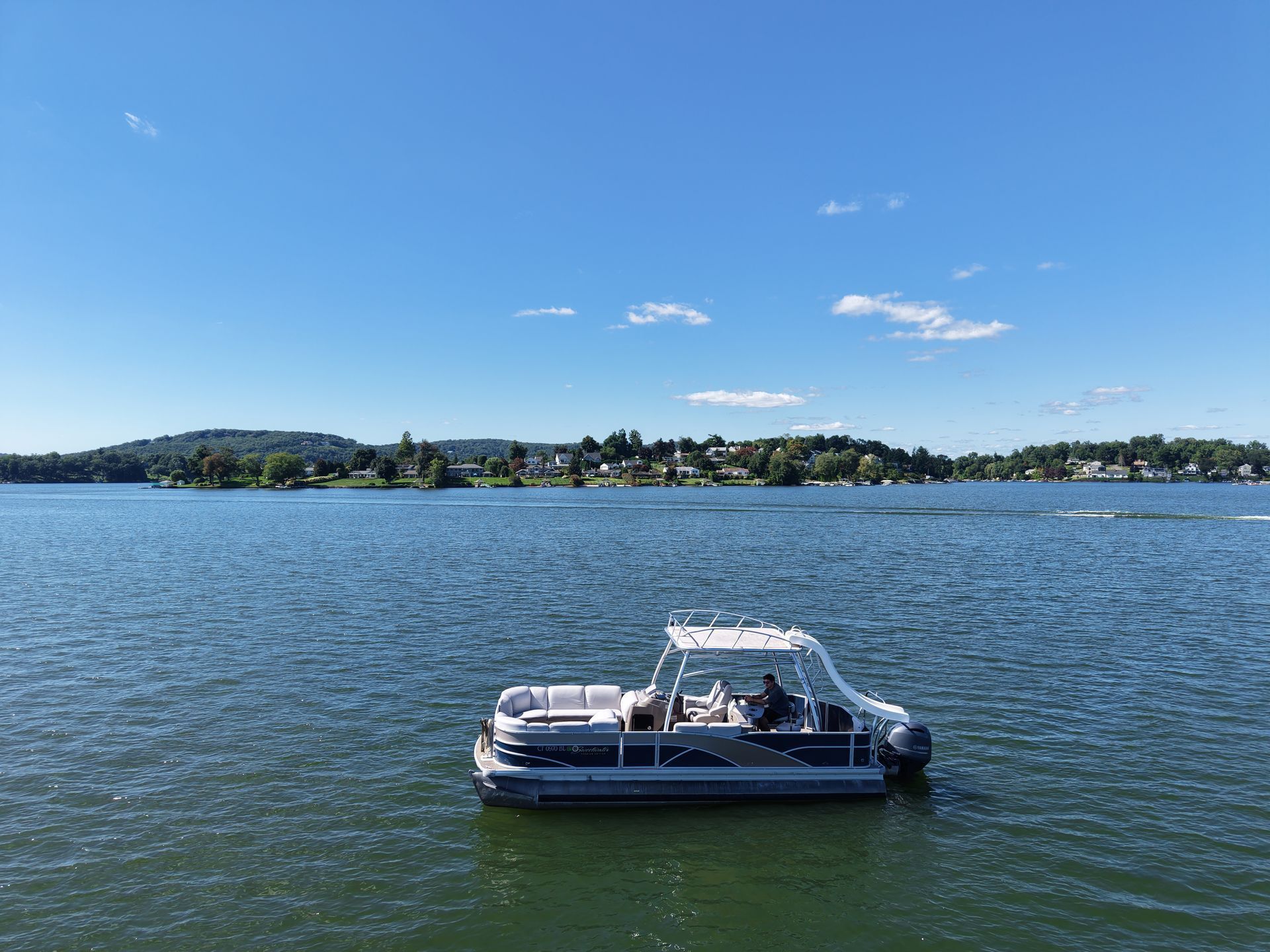 2016 Sweetwater Premium 240 SD3 in brookfield CT