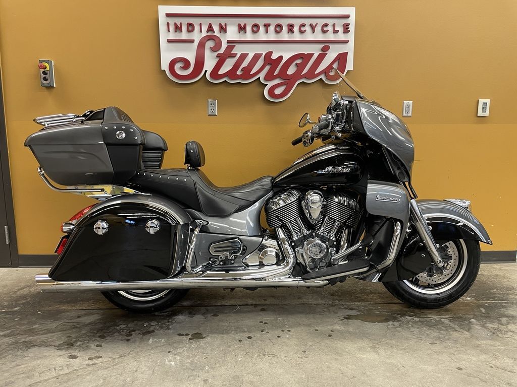 2017 Indian Motorcycle® Roadmaster® Steel Gray Over Thunder Black in Sturgis, SD