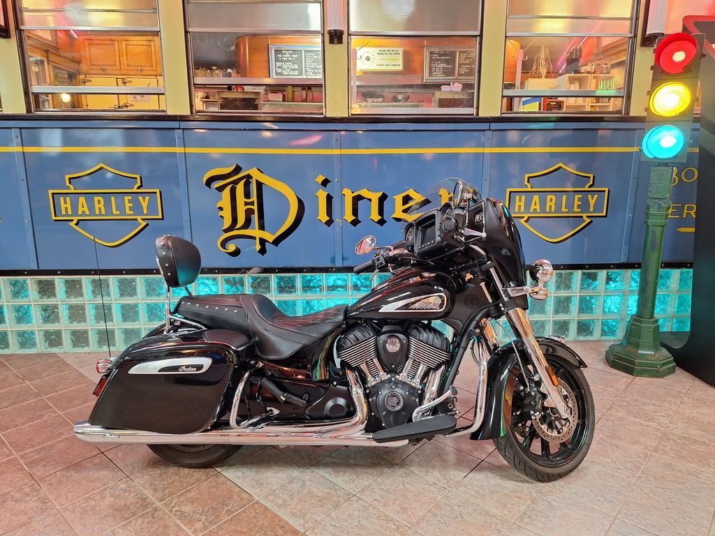 2021 Indian Motorcycle® Chieftain® Thunder Black in Bedford Heights, OH