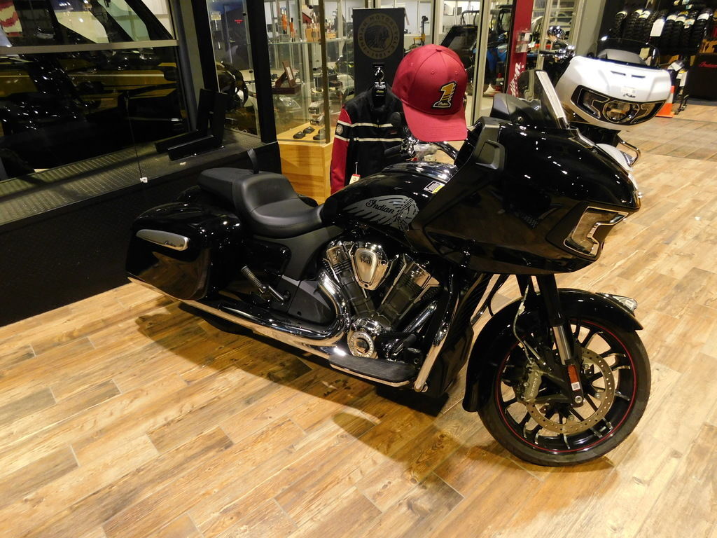 2023 Indian Motorcycle® Challenger® Limited Black Metallic LIMITED in Kalamazoo, MI