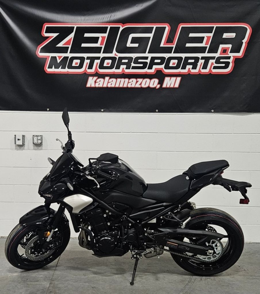 2025 Kawasaki Z900RS ABS in Kalamazoo, MI