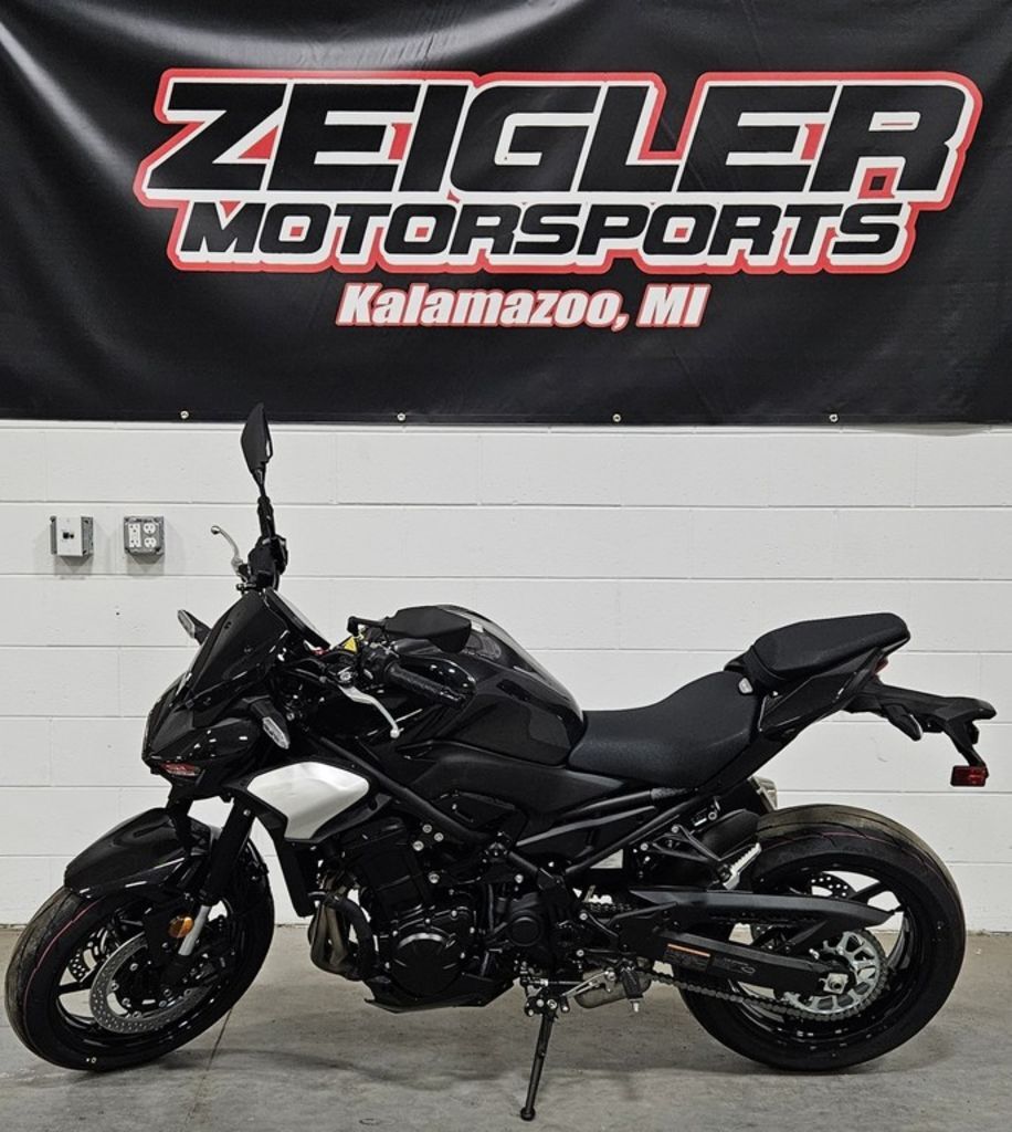 2025 Kawasaki Z900RS ABS in Kalamazoo, MI