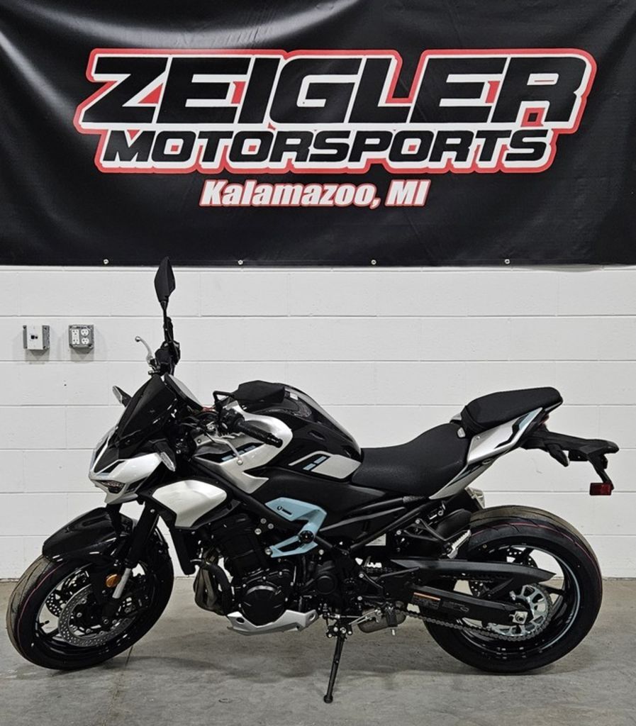 2025 Kawasaki Z900RS ABS in Kalamazoo, MI