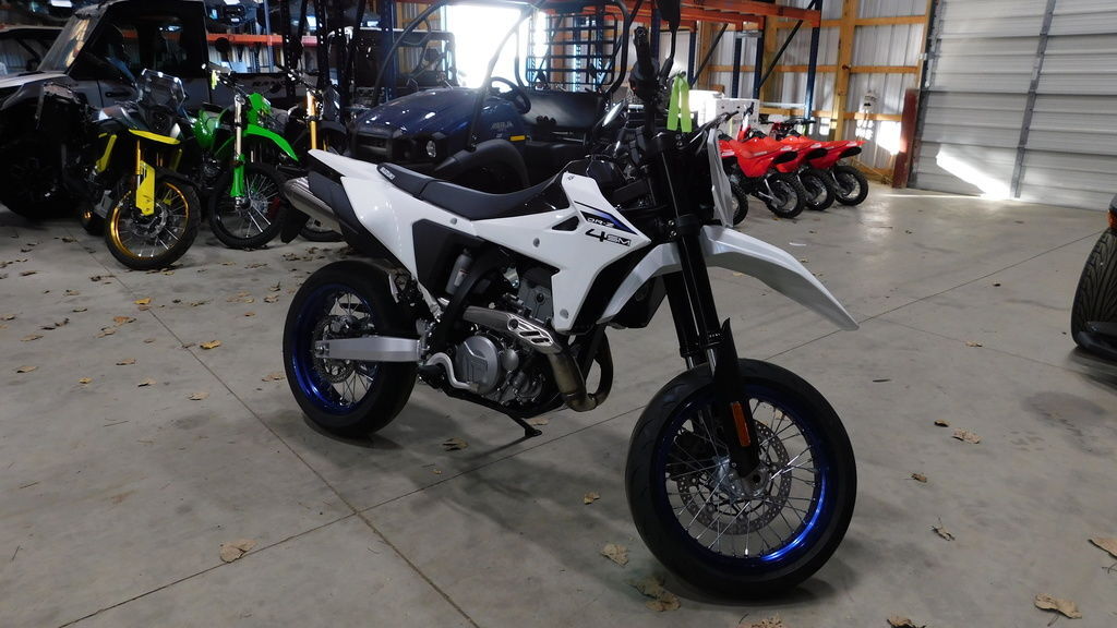 2025 Suzuki DR-Z4SM BASE in Kalamazoo, MI