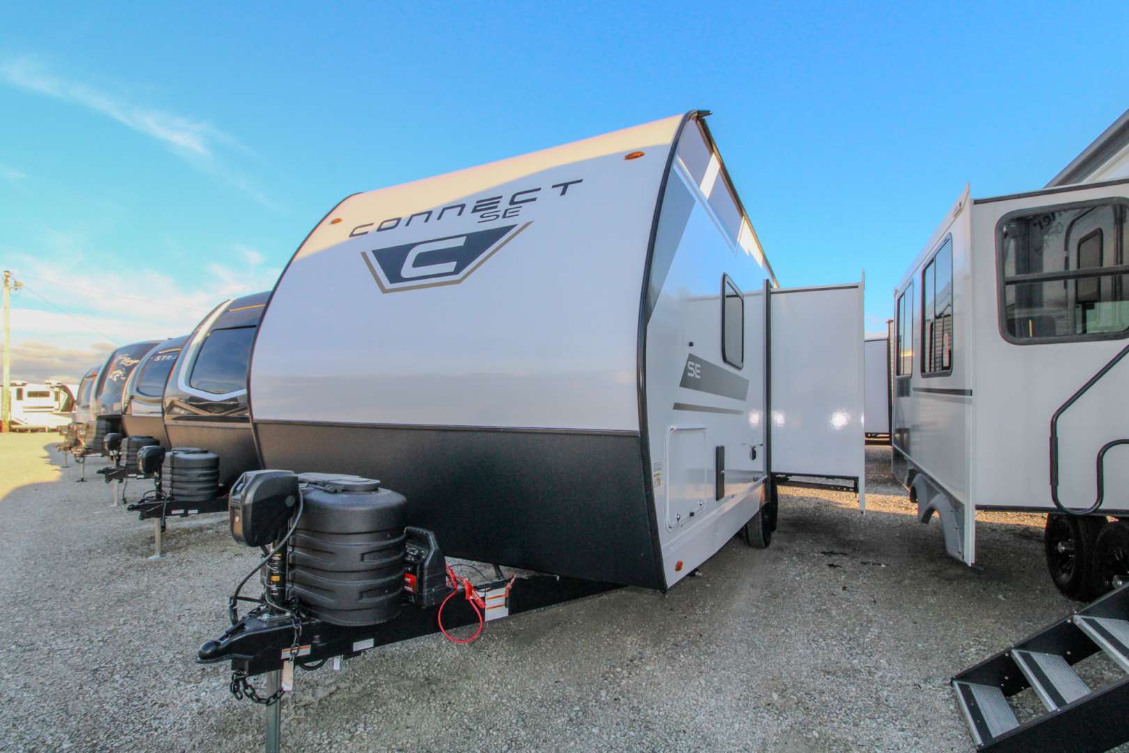 New 2027 Kz Connect Se 221RKSE For Sale in Clinton, MO