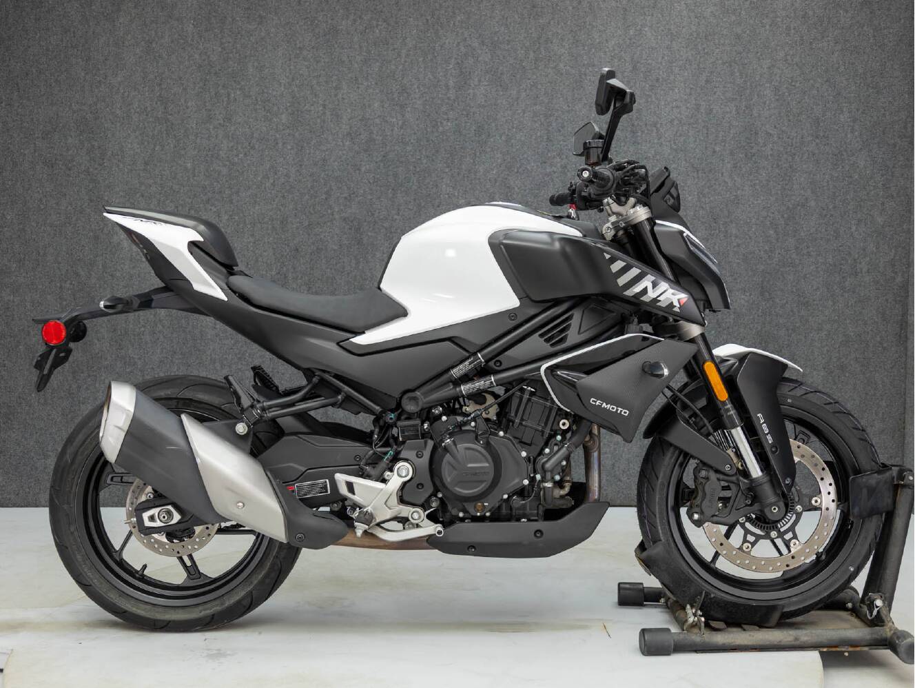 A photo of this 2024 CFMOTO 450NK W/ABS