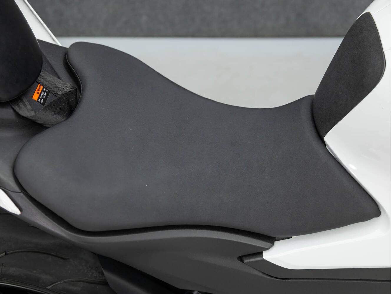 A photo of this 2024 CFMOTO 450NK W/ABS