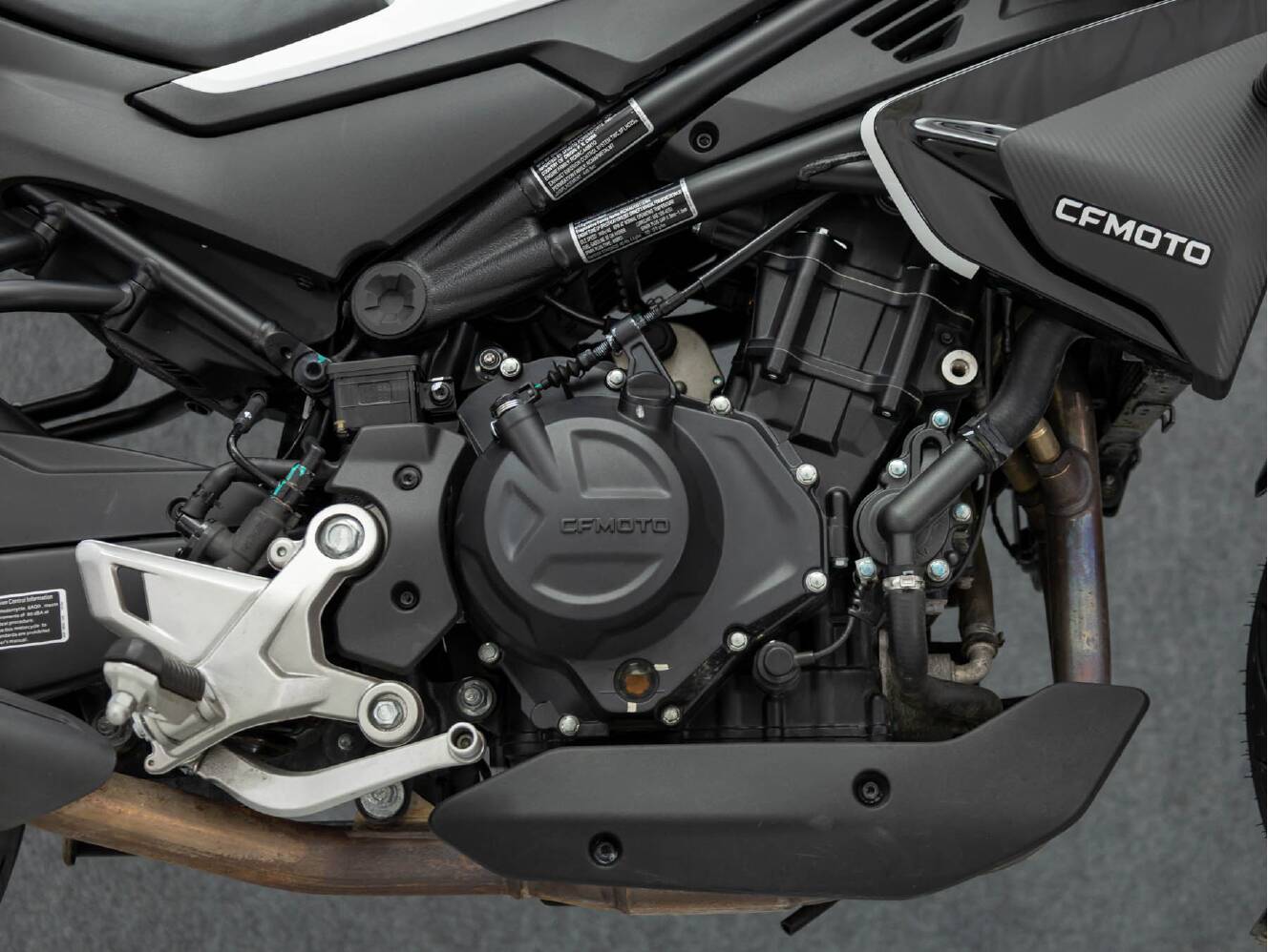 A photo of this 2024 CFMOTO 450NK W/ABS