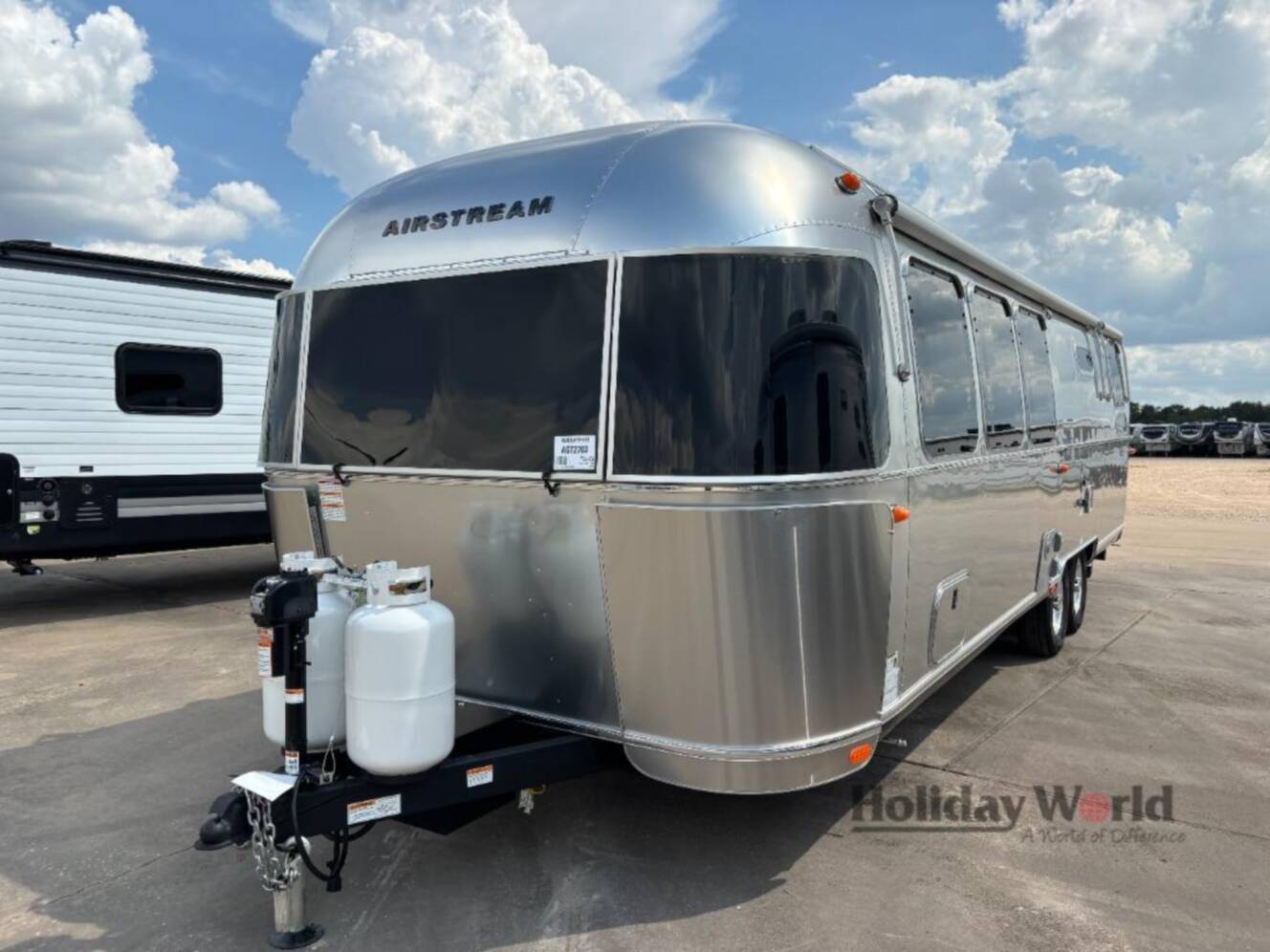 A photo of this 2027 Airstream Globetrotter 30RB