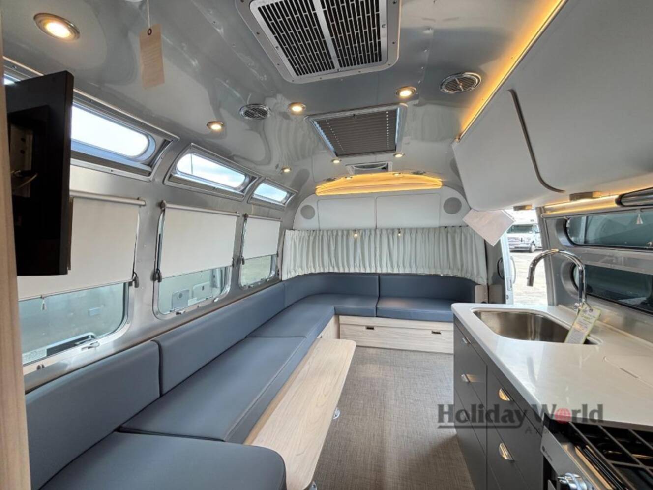 A photo of this 2027 Airstream Globetrotter 30RB