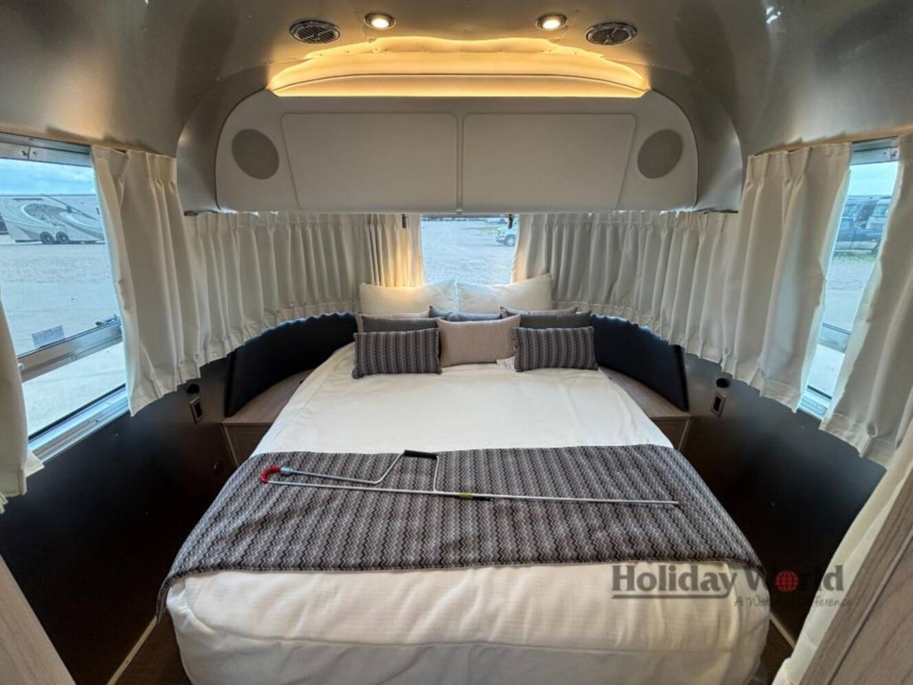 A photo of this 2027 Airstream Globetrotter 30RB
