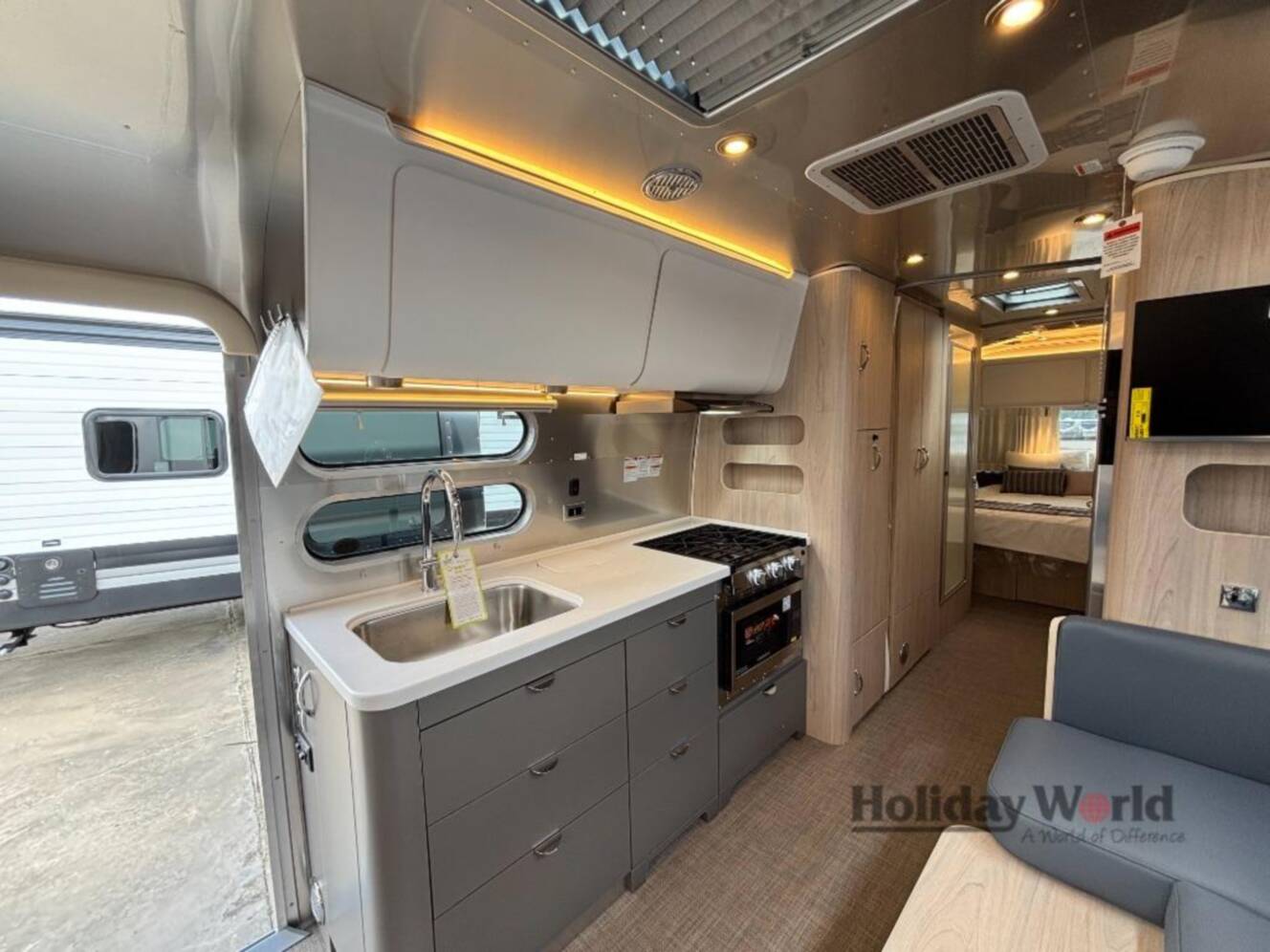 A photo of this 2027 Airstream Globetrotter 30RB