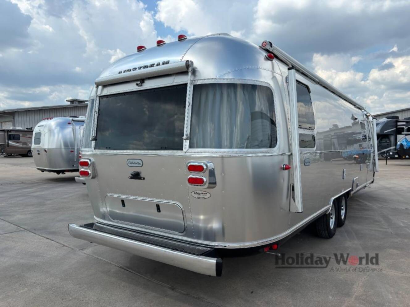 A photo of this 2027 Airstream Globetrotter 30RB