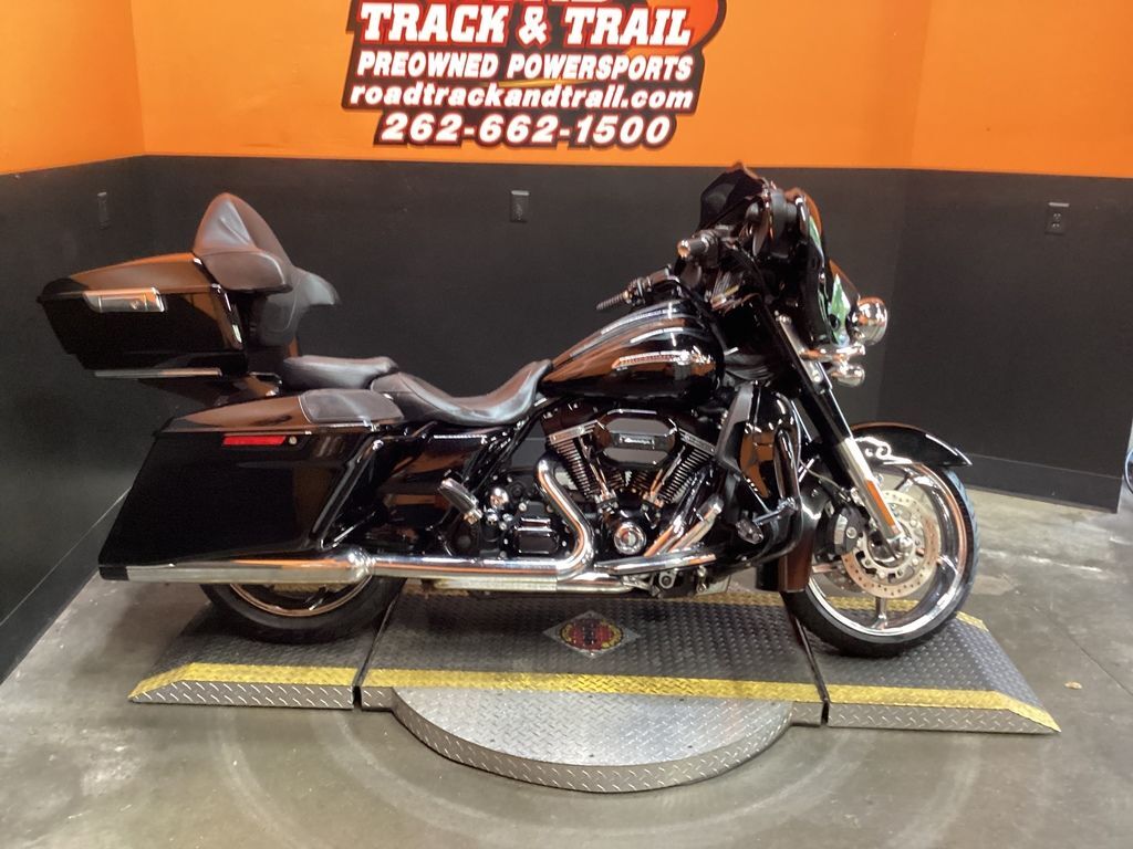 2015 Harley-Davidson® FLHXSE - CVO Street Glide® CVO in Big Bend, WI