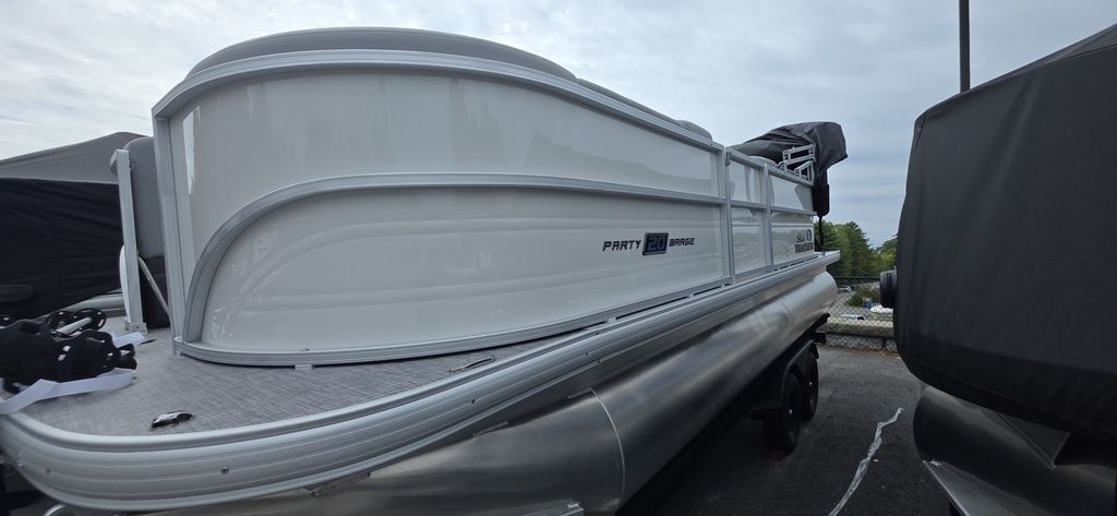 2027 Sun Tracker PB 20 DLX in raymond ME