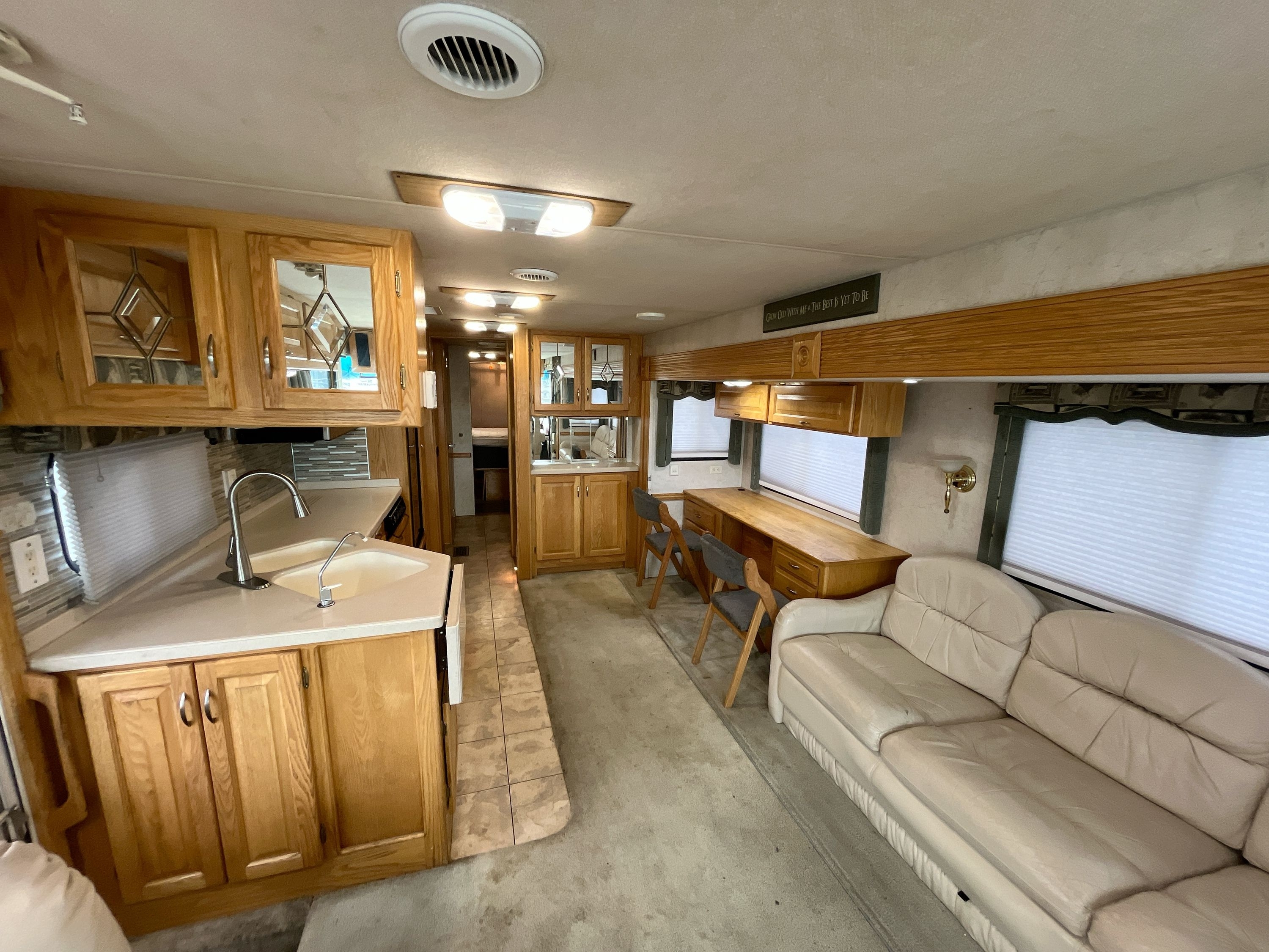 2002 Newmar DUTCH STAR 4097-FREIGHTLINER 330HP in west fargo ND