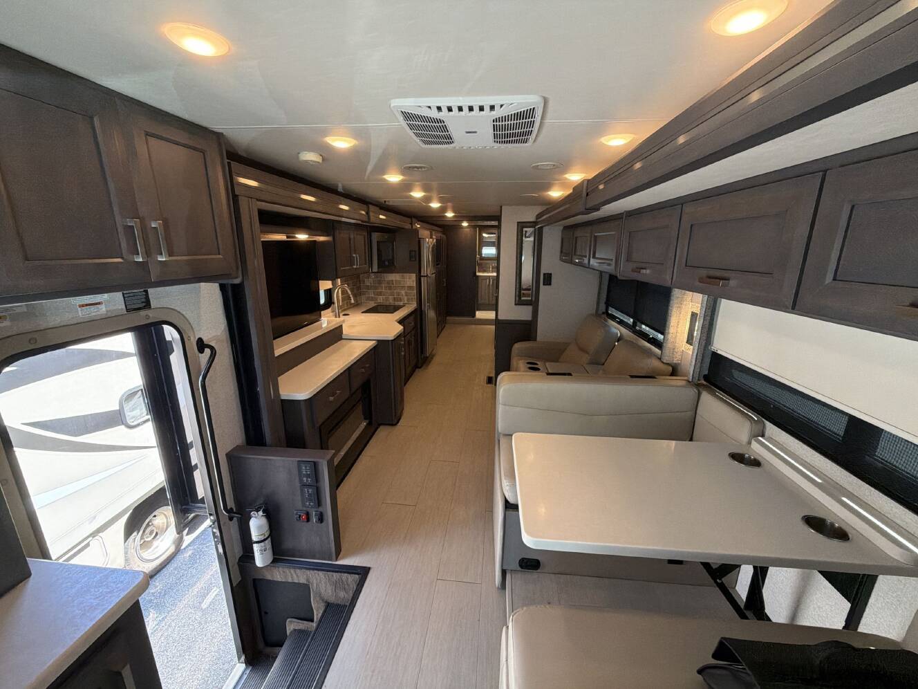 A photo of this 2023 Thor PALAZZO 37.5