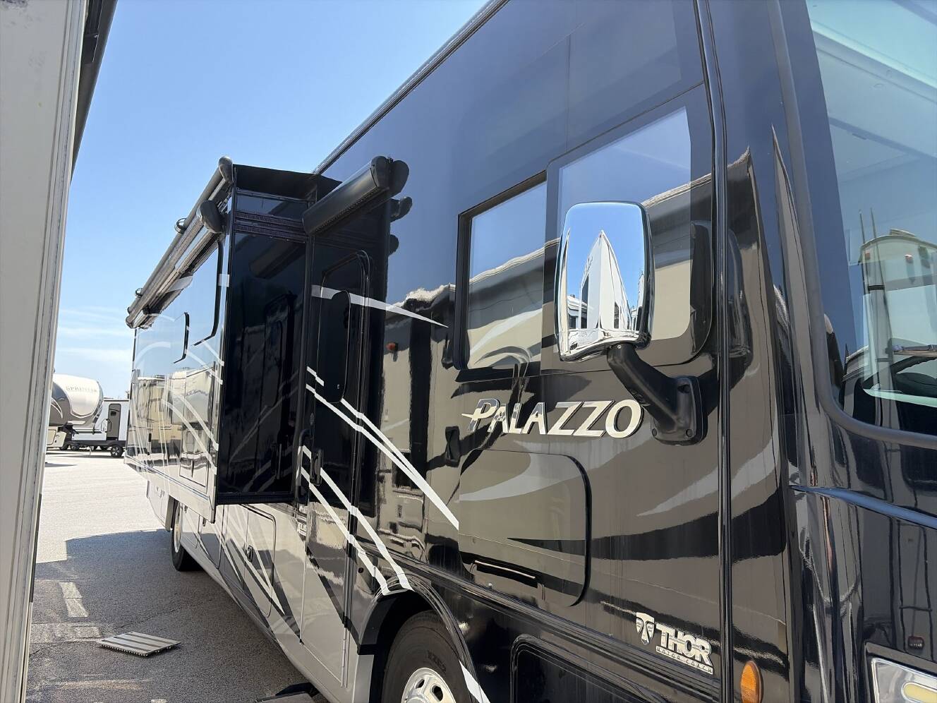 A photo of this 2023 Thor PALAZZO 37.5