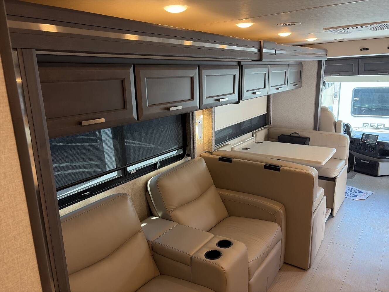 A photo of this 2023 Thor PALAZZO 37.5