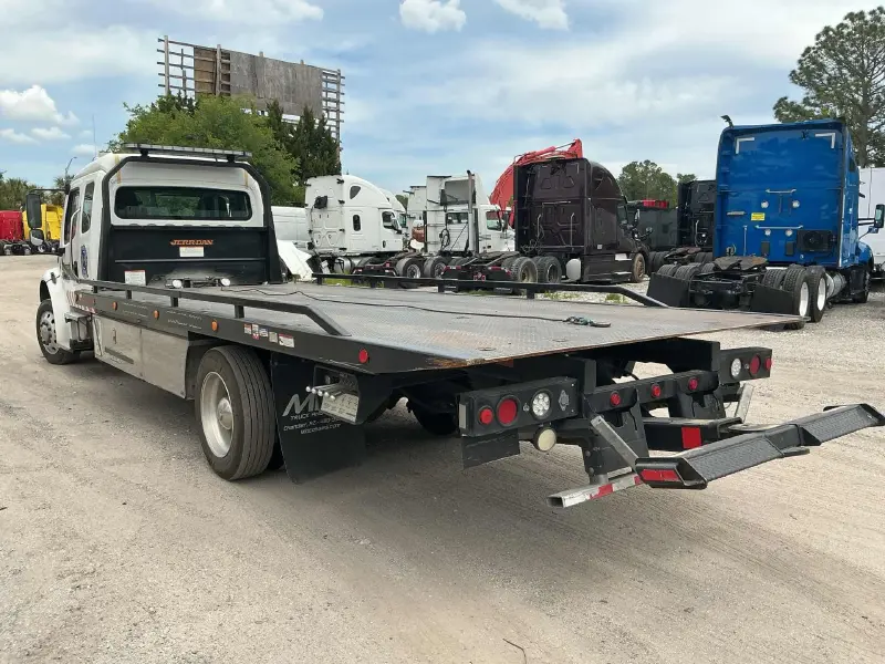 2024 FREIGHTLINER BUSINESS CLASS M2 106