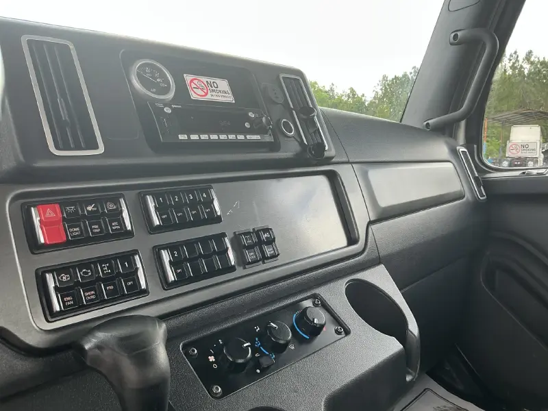 2024 FREIGHTLINER BUSINESS CLASS M2 106