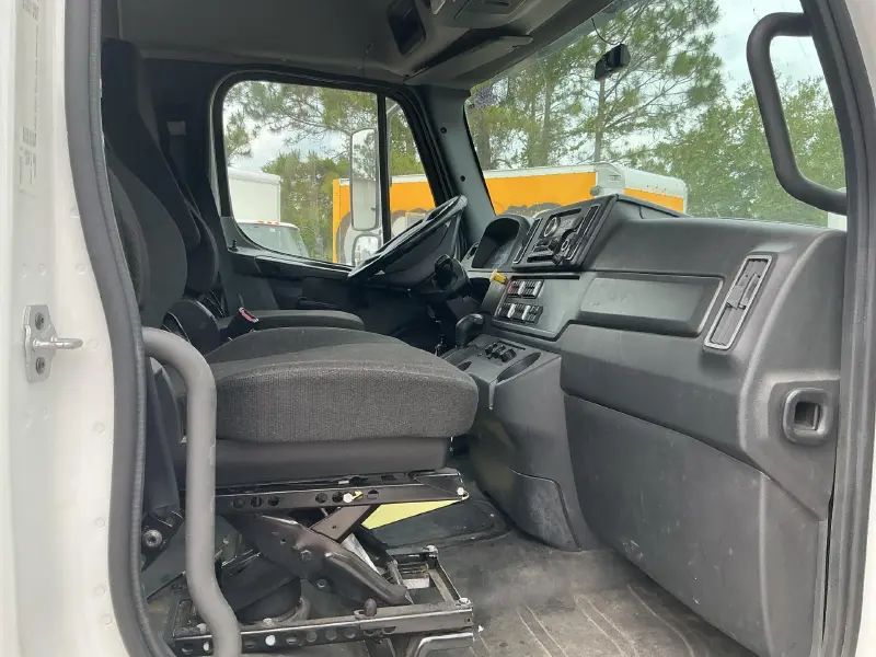 2024 FREIGHTLINER BUSINESS CLASS M2 106