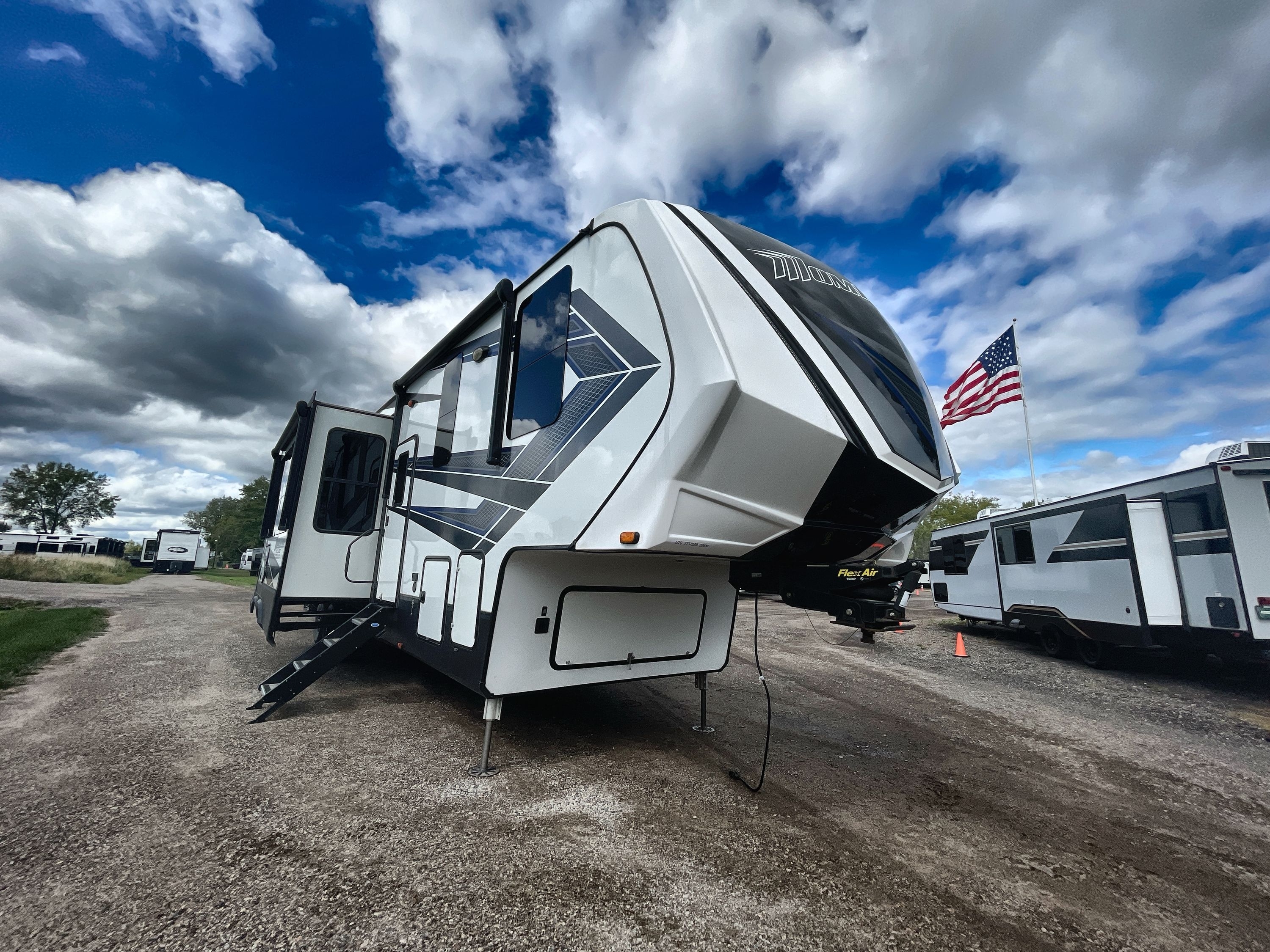 2020 Grand Design MOMENTUM 395M Fifth Wheel Toy Hauler RV