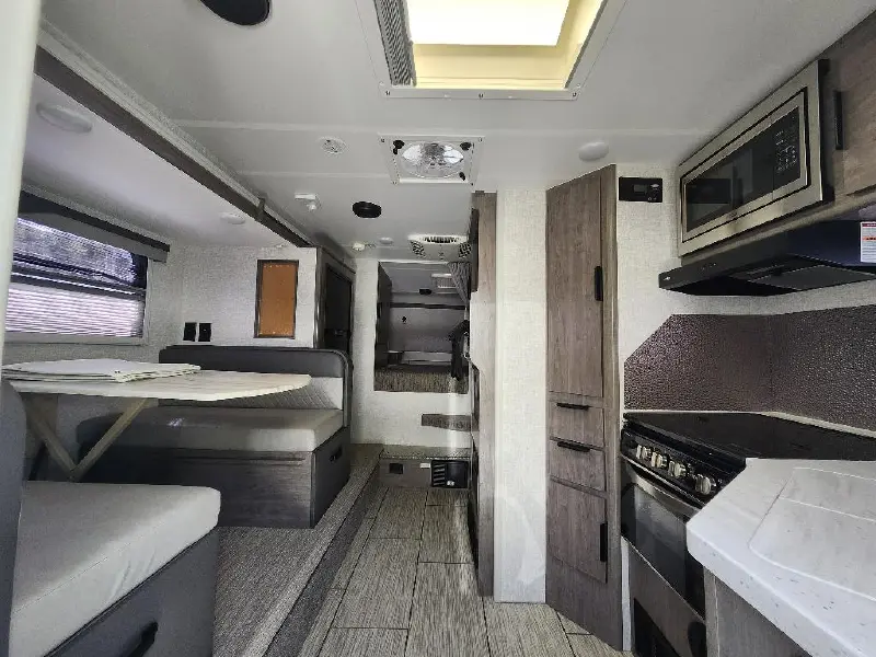 2023 LANCE 975 TRUCK CAMPER