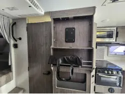 2023 LANCE 975 TRUCK CAMPER