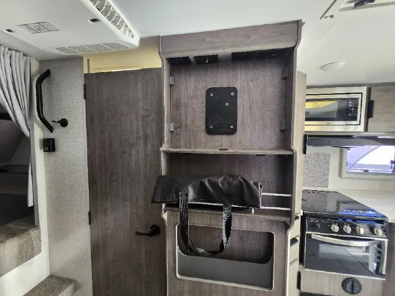 2023 LANCE 975 TRUCK CAMPER