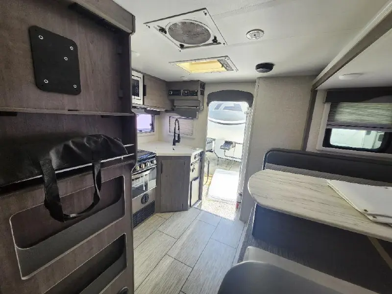 2023 LANCE 975 TRUCK CAMPER